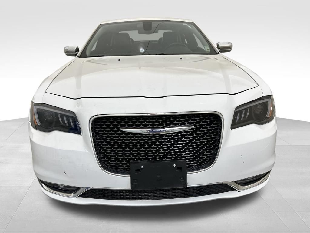 Used 2017 Chrysler 300 C image 9