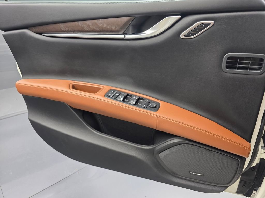 Used 2018 Maserati Ghibli S GranLusso RWD image 27
