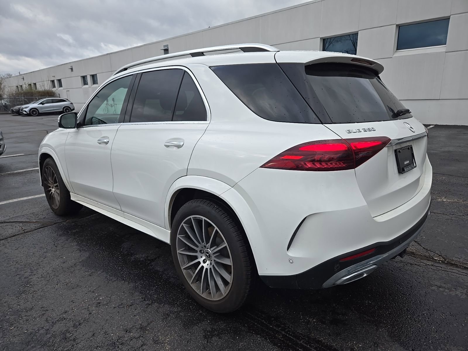 Used 2024 Mercedes-Benz GLE 350 4MATIC image 3