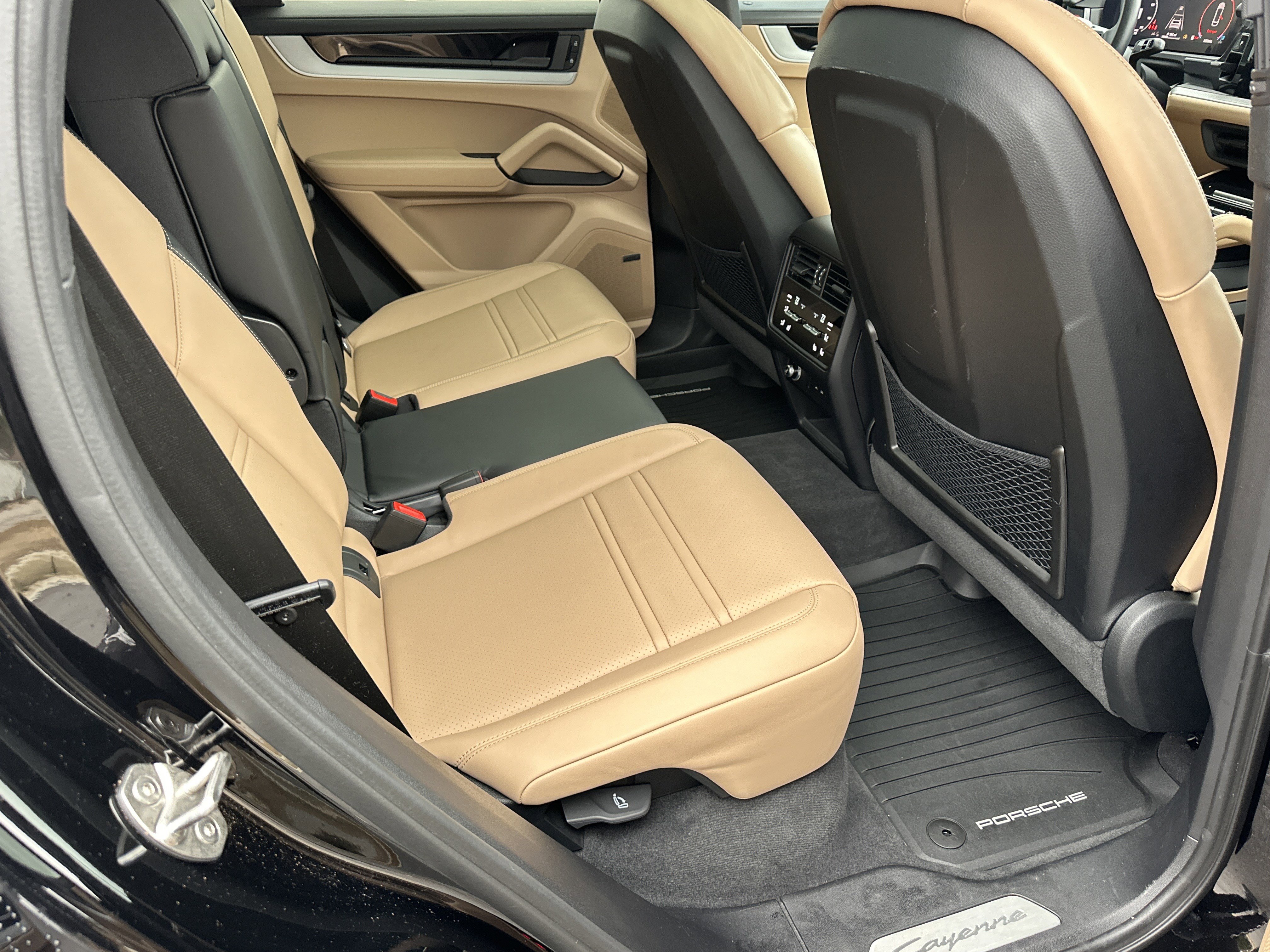 Used 2024 Porsche Cayenne Coupe image 16