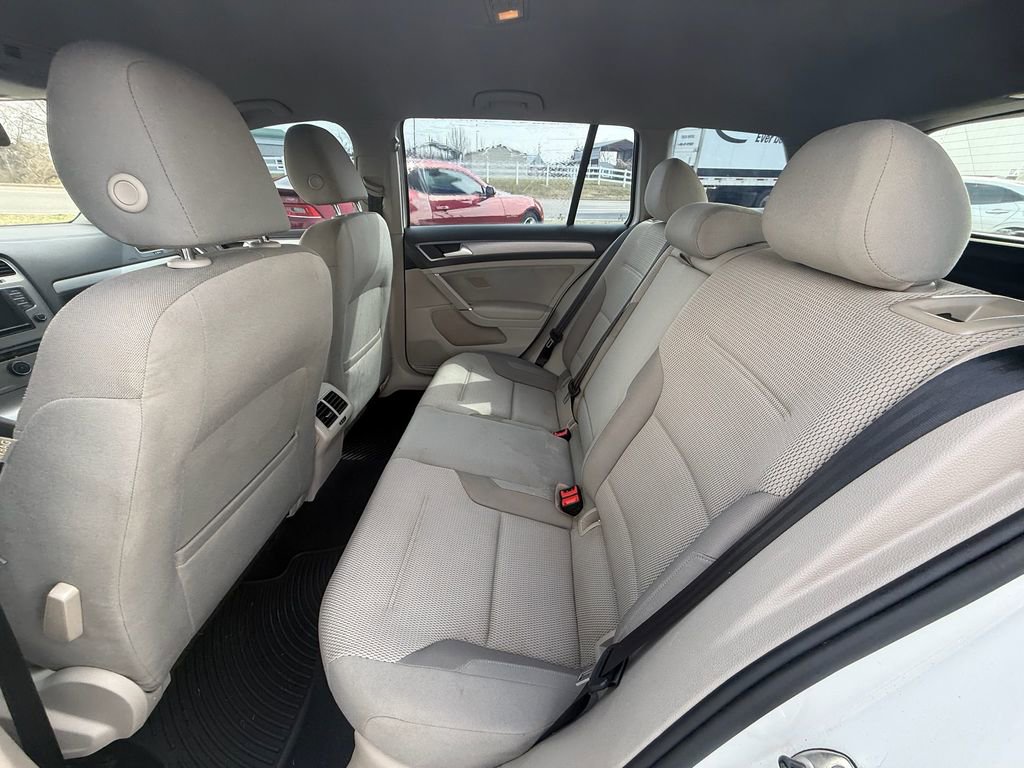 Used 2016 Volkswagen Golf S image 19