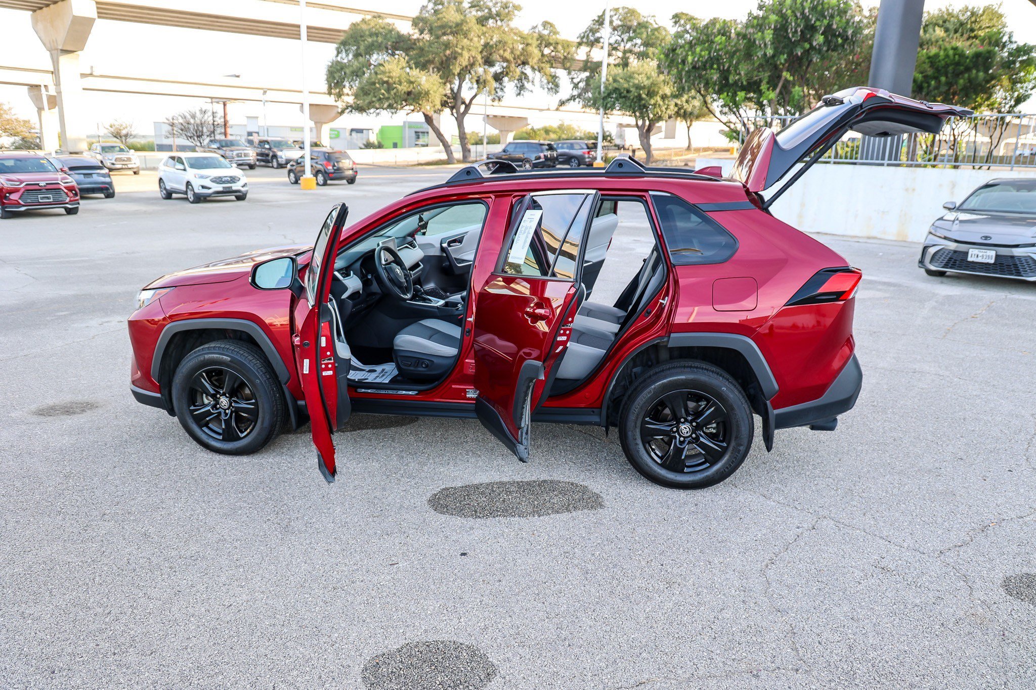 Certified 2025 Toyota RAV4 XLE w/ Convenience Package FWD image 11