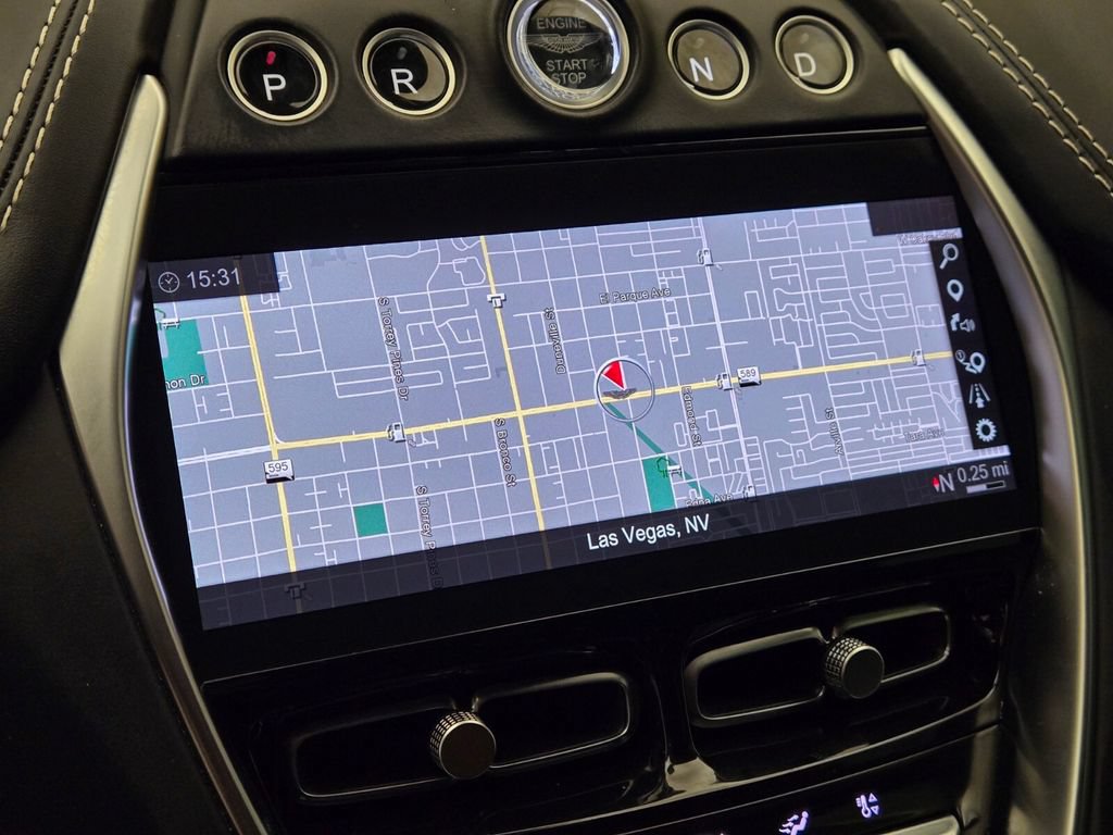 Used 2022 Aston Martin DBX AWD/4WD image 38
