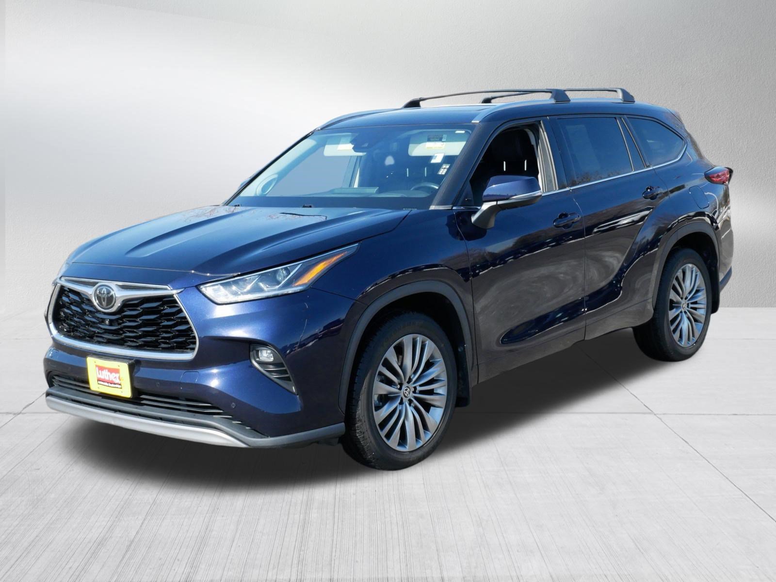 Used 2020 Toyota Highlander Platinum image 3