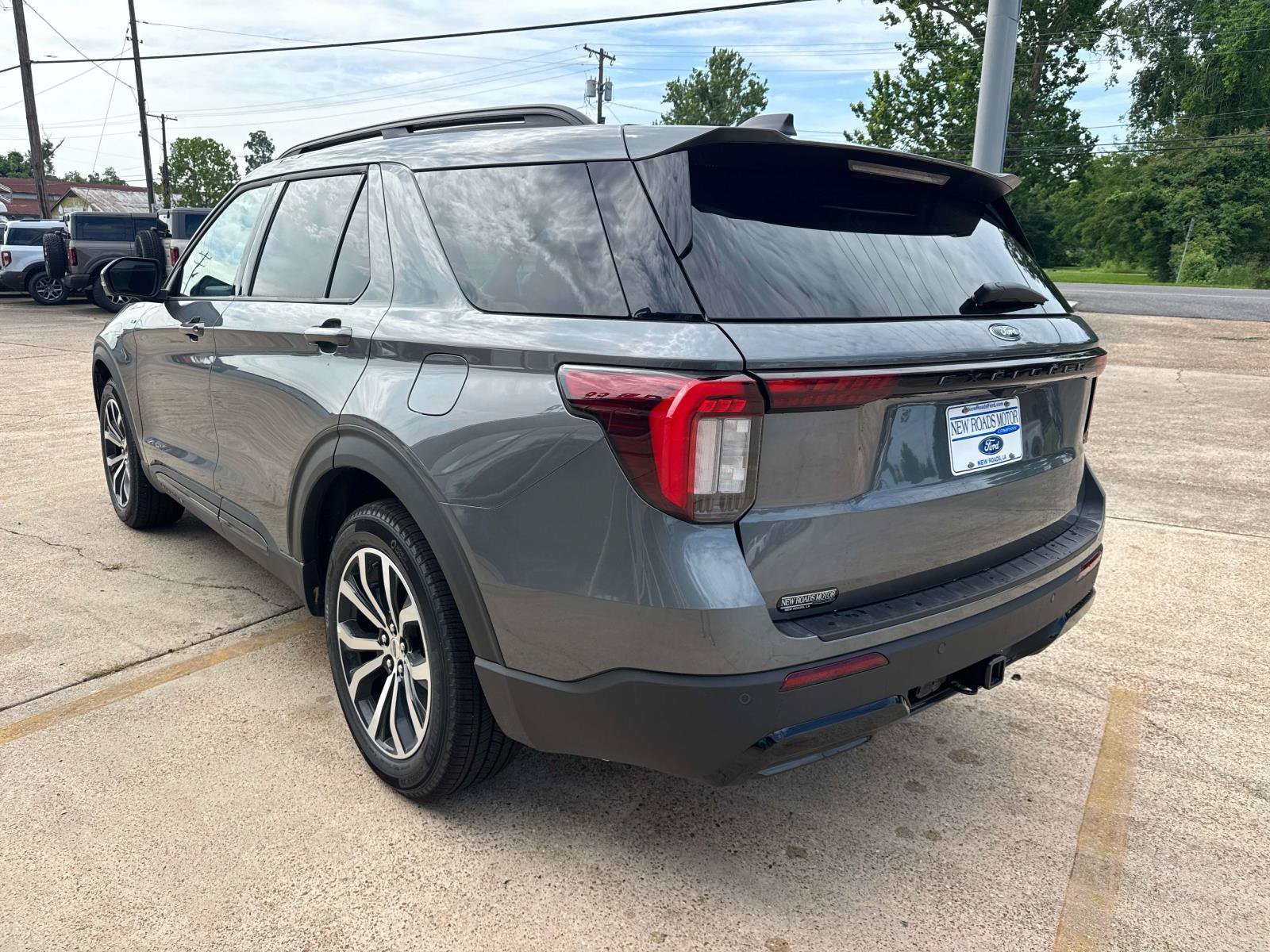 New 2026 Ford Explorer ST-Line w/ Premium Package RWD image 4
