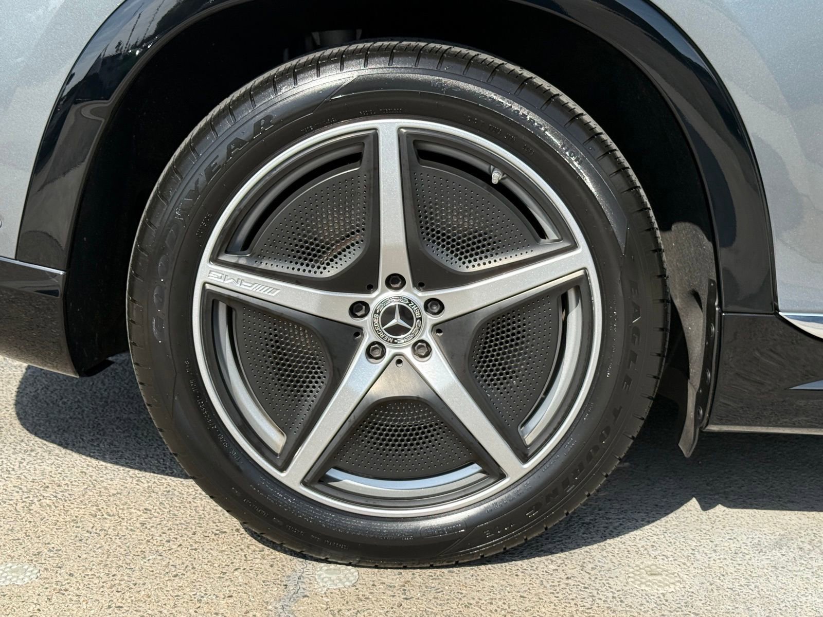 Used 2023 Mercedes-Benz EQS 580 4MATIC SUV image 17