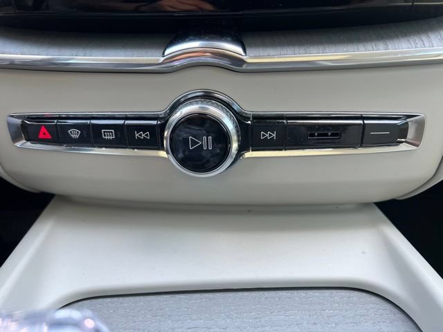 Certified 2025 Volvo XC60 T8 Ultra AWD/4WD image 19