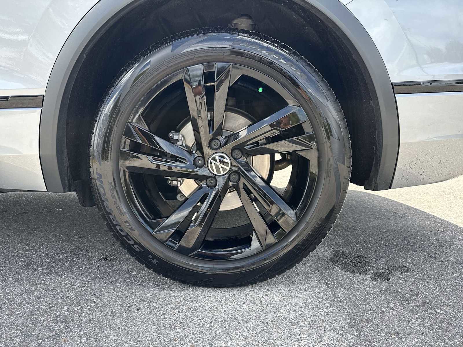 Certified 2023 Volkswagen Tiguan SE R-Line FWD image 20