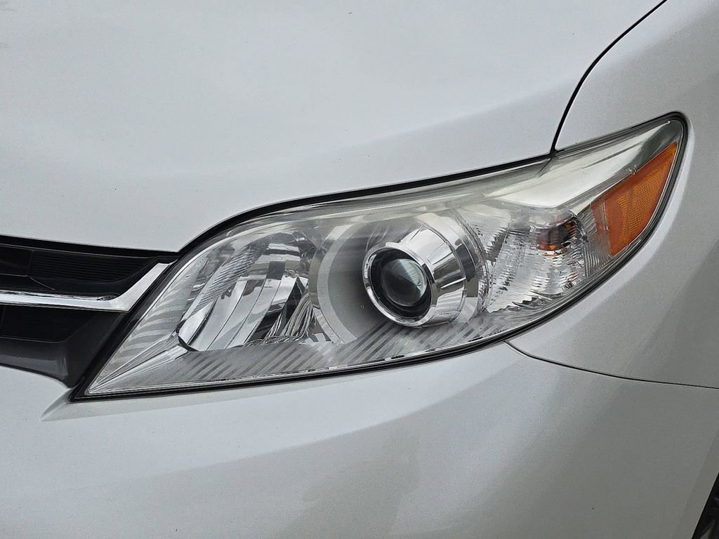 Used 2019 Toyota Sienna XLE w/ XLE Navigation Package AWD/4WD image 36