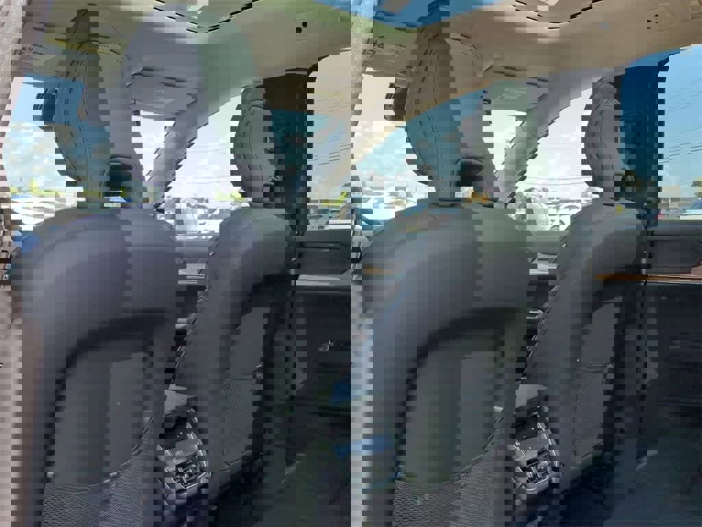 New 2025 Volvo EX90 Ultra w/ Protection Package Premier image 16