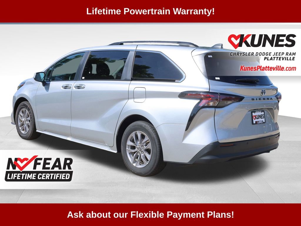 Used 2024 Toyota Sienna XLE image 7