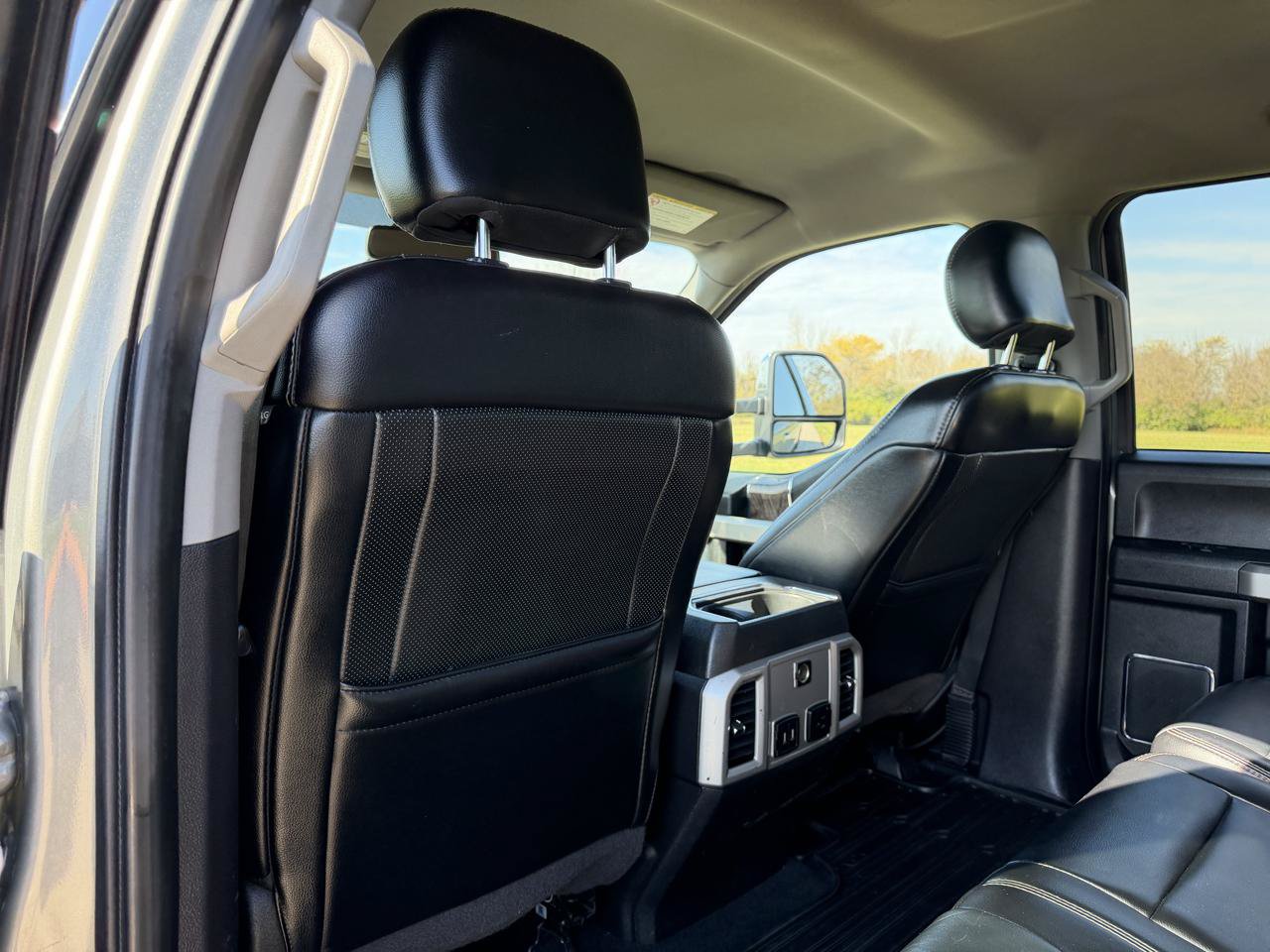 Used 2019 Ford F250 Lariat w/ Lariat Ultimate Package AWD/4WD image 38
