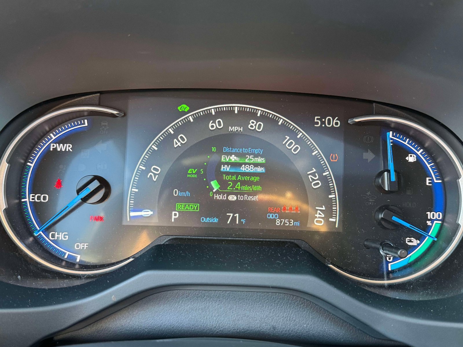 Used 2024 Toyota RAV4 SE w/ Weather & Moonroof Package image 24