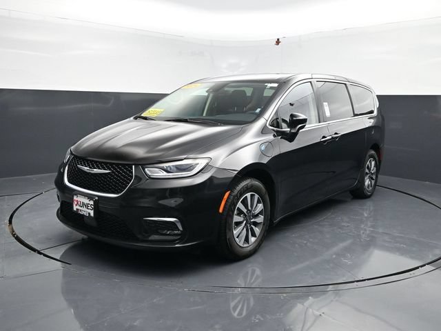 Used 2024 Chrysler Pacifica Limited FWD image 4