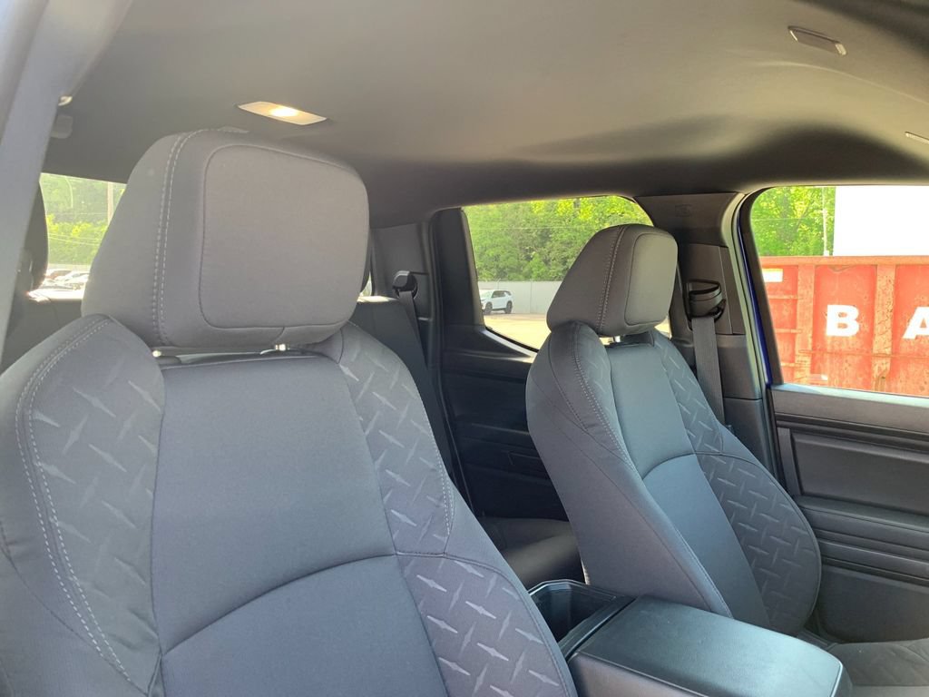 Used 2025 Toyota Tacoma SR5 AWD/4WD image 18