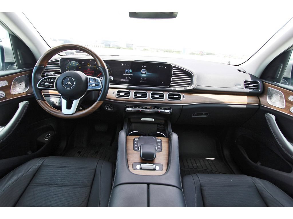 Used 2023 Mercedes-Benz GLS 450 4MATIC image 9