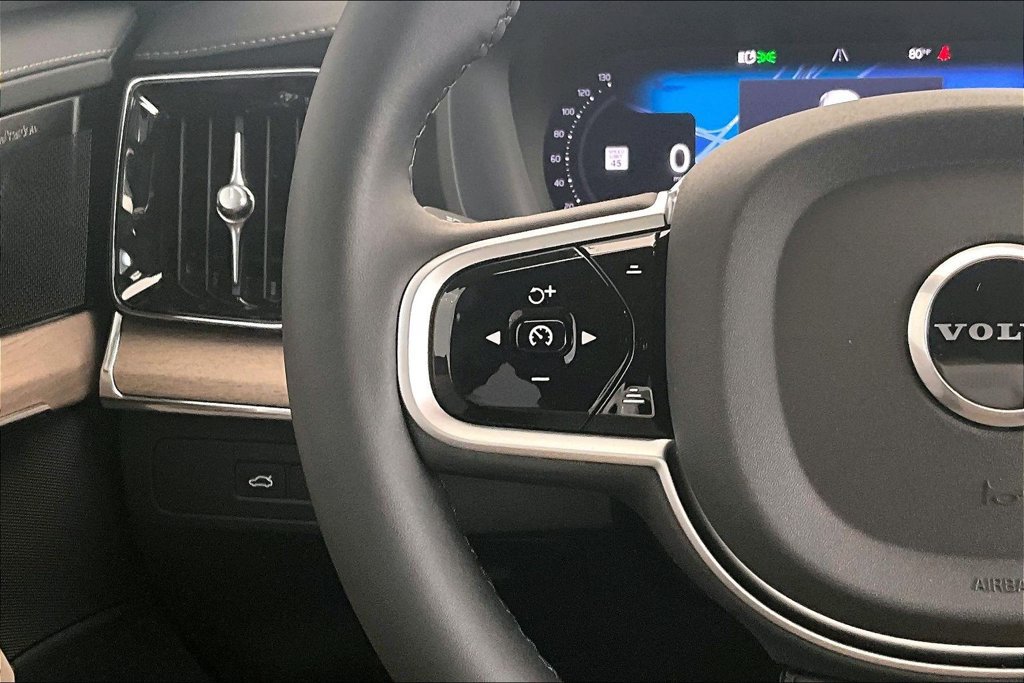 New 2026 Volvo XC90 T8 Plus w/ Protection Package Premier AWD/4WD image 16