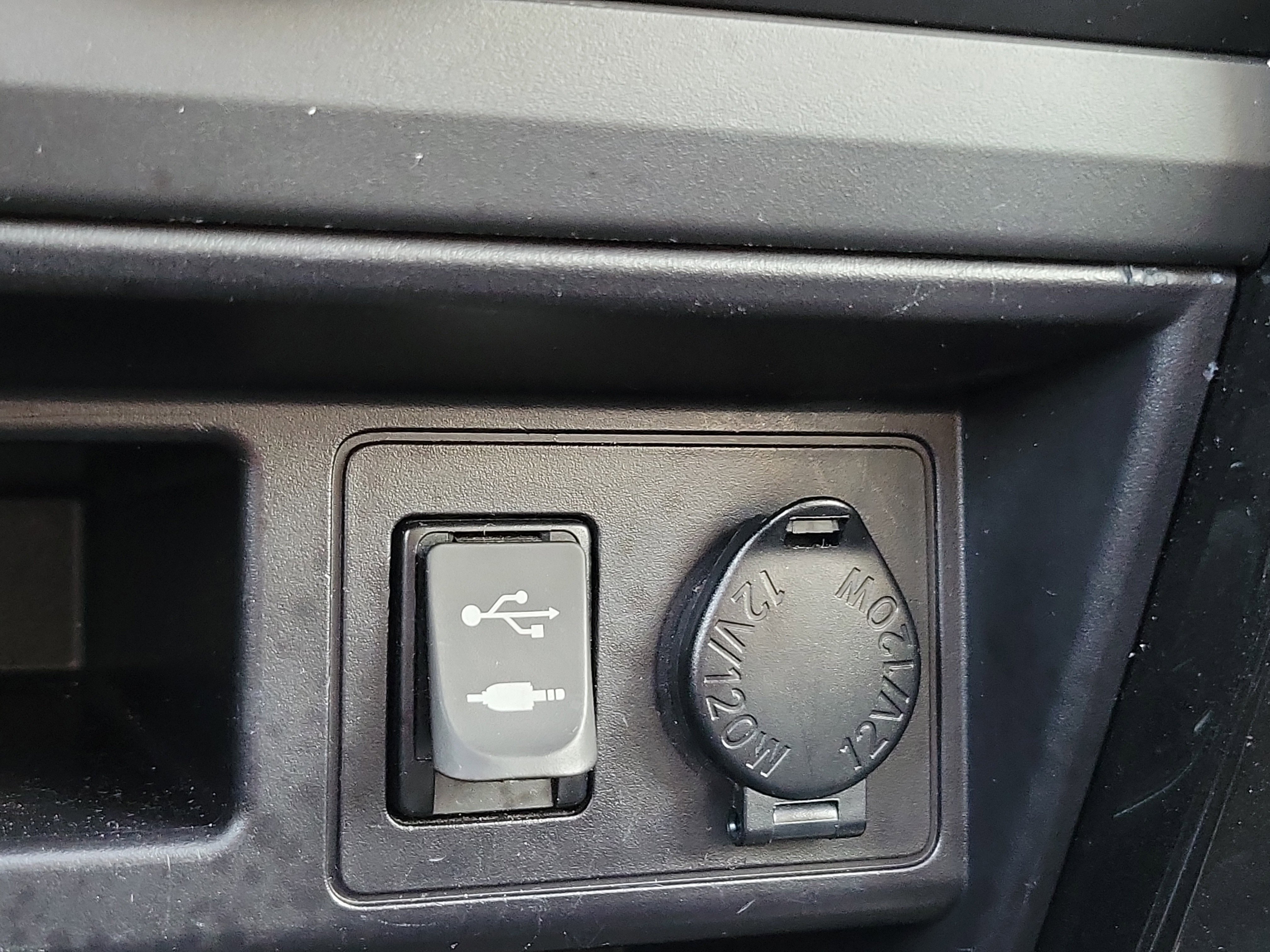 Used 2015 Toyota 4Runner Trail Premium AWD/4WD image 28