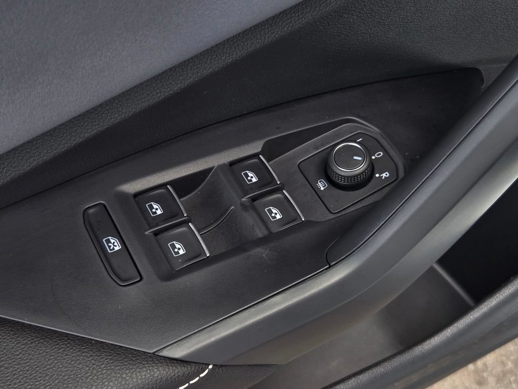 Used 2025 Volkswagen Jetta SE FWD image 12