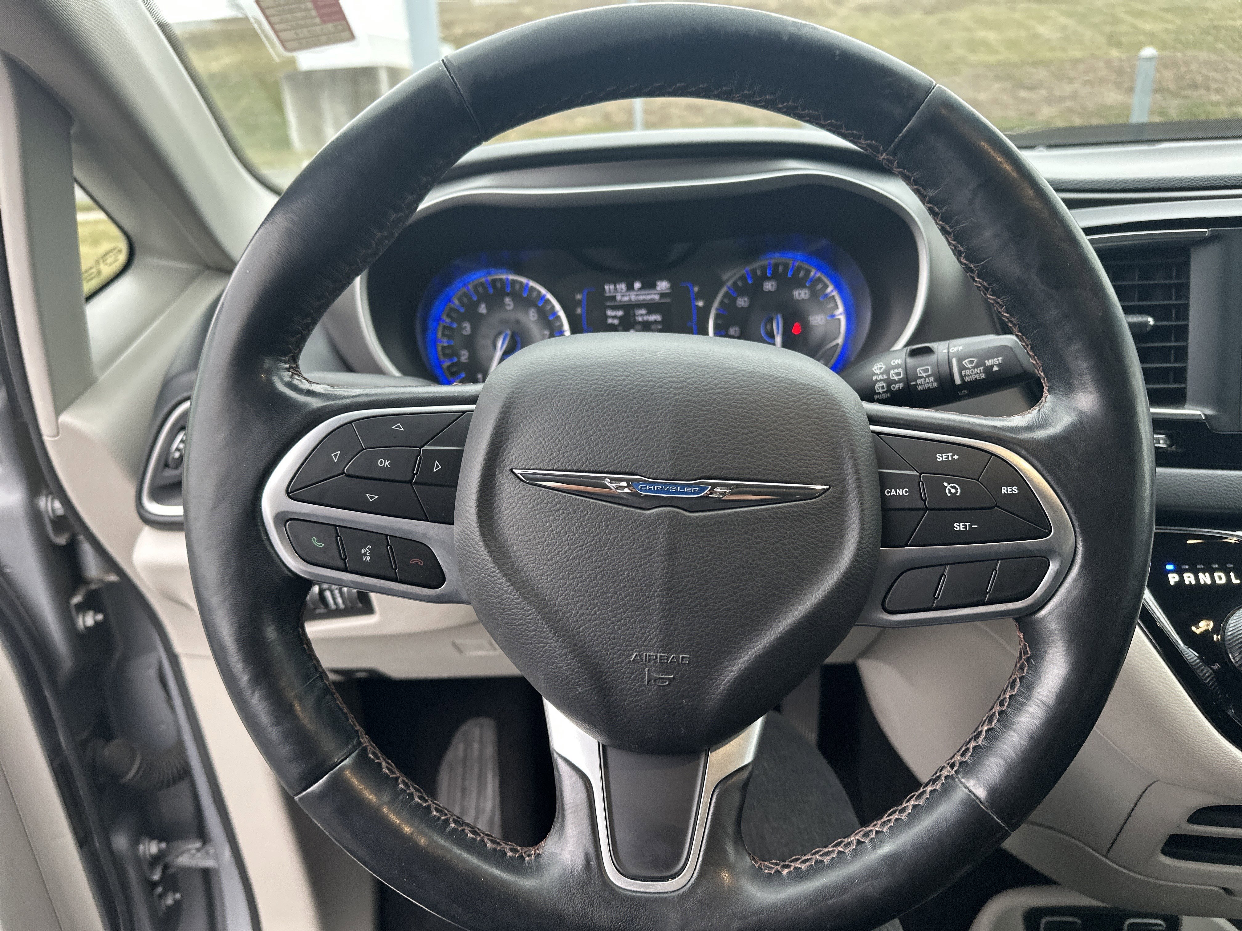 Used 2020 Chrysler Pacifica Touring-L image 17