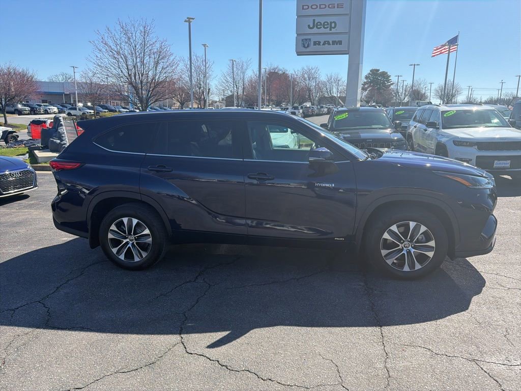 Used 2021 Toyota Highlander XLE image 4