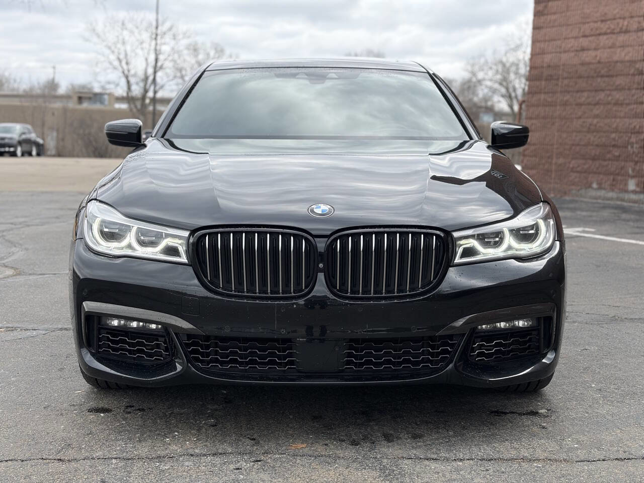 Used 2017 BMW 750i xDrive image 2