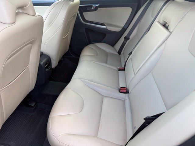 Used 2016 Volvo XC60 T6 w/ Climate Package AWD/4WD image 13