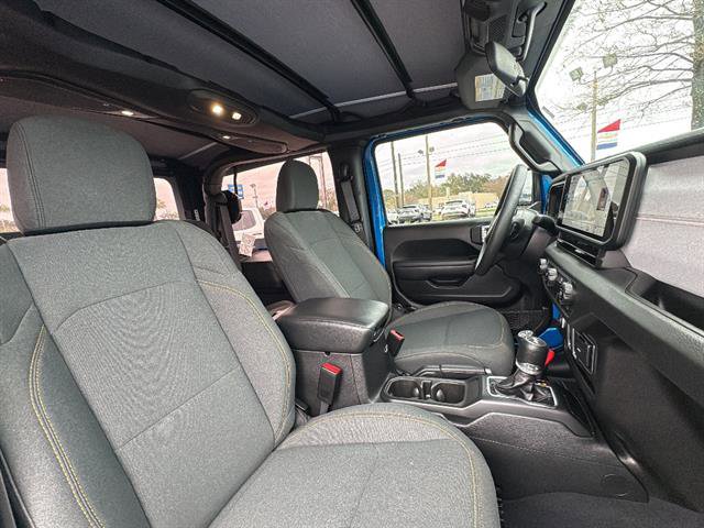 Used 2025 Jeep Wrangler Sport image 9