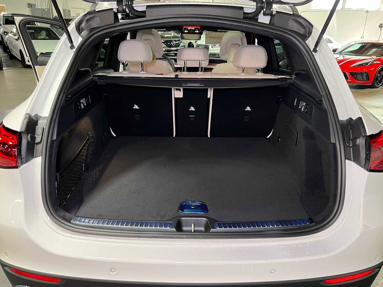 Used 2025 Mercedes-Benz GLC 300 4MATIC image 14