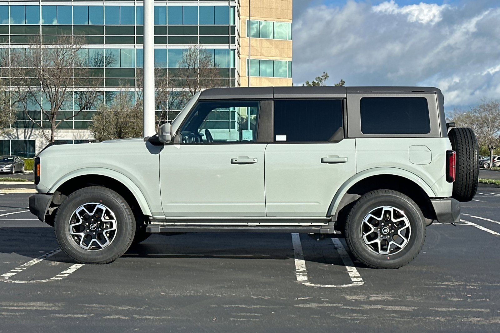 Used 2023 Ford Bronco Outer Banks image 7