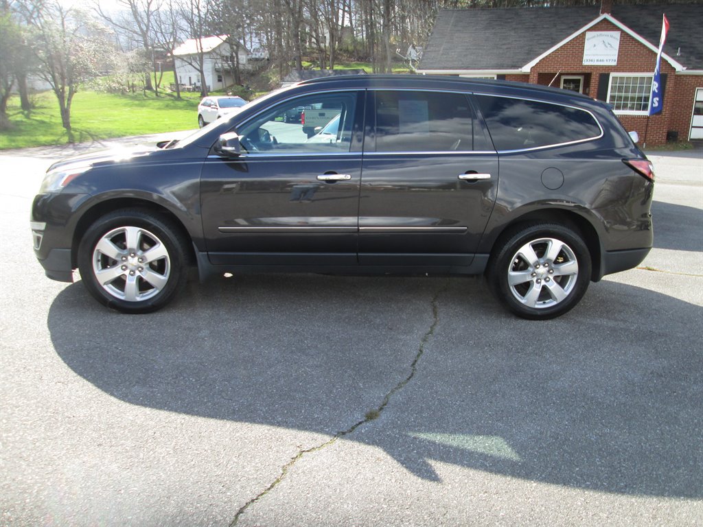 Used 2017 Chevrolet Traverse Premier AWD/4WD image 4