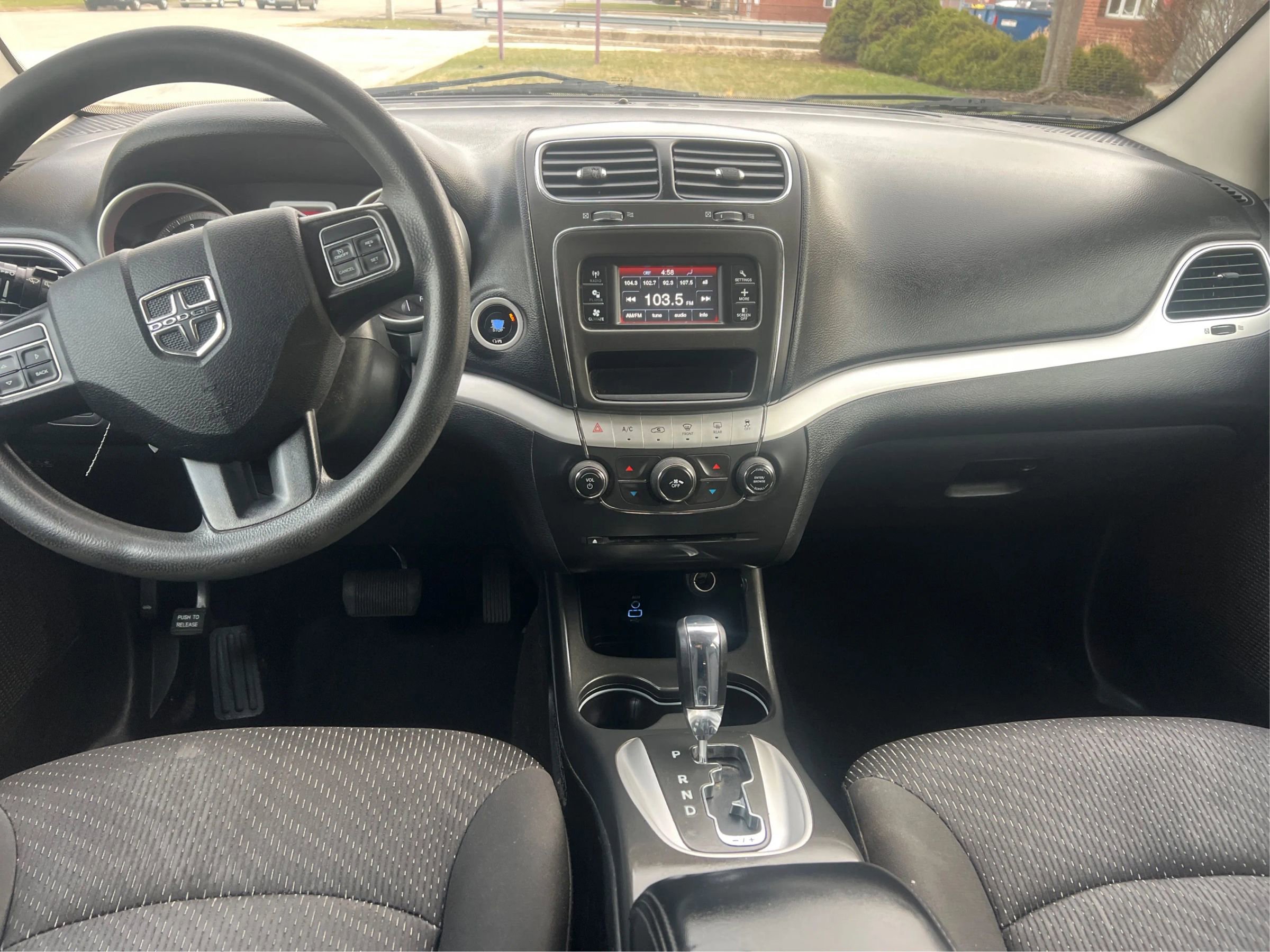 Used 2017 Dodge Journey SE w/ Flexible Seating Group image 16