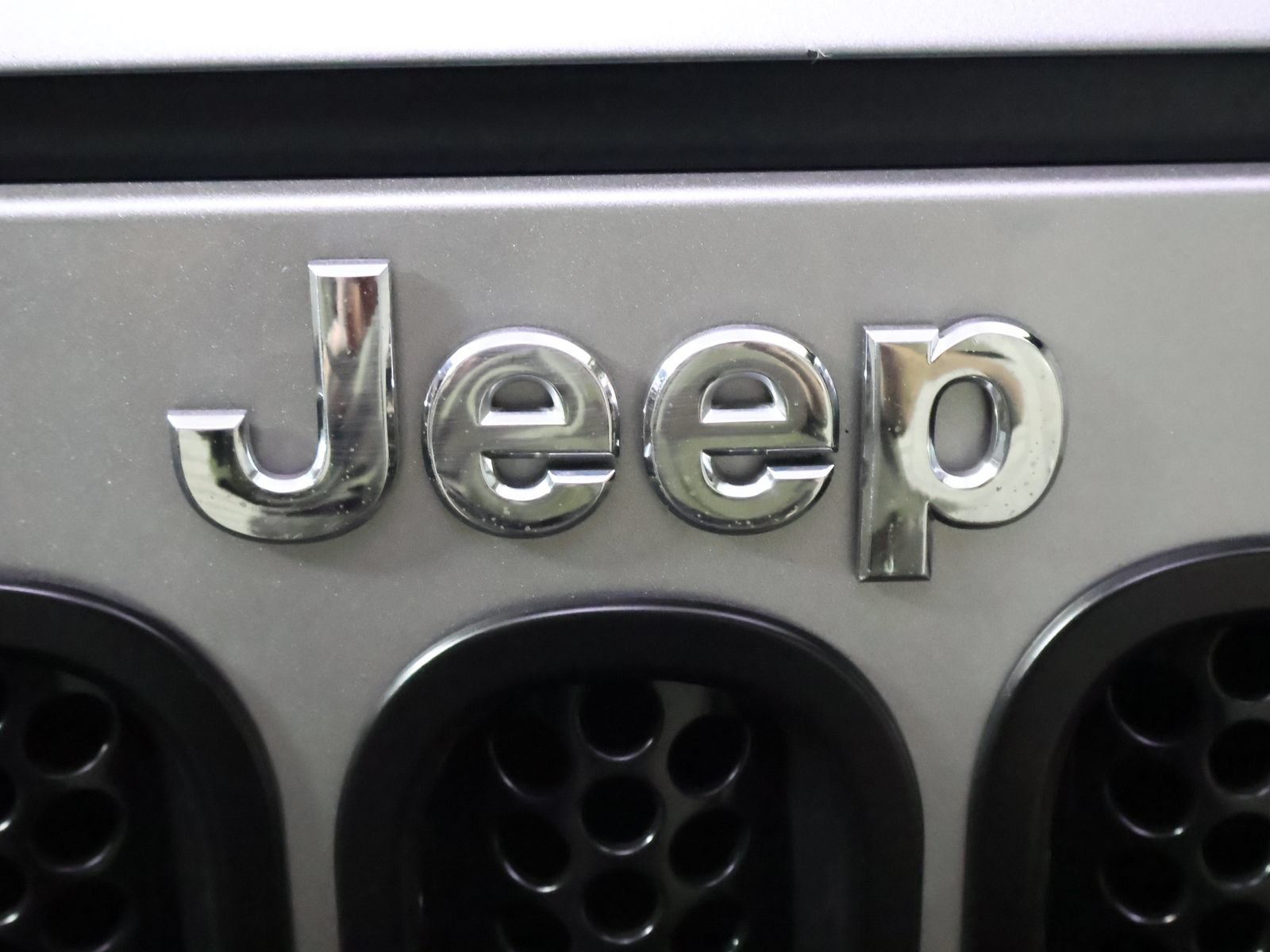 Used 2014 Jeep Wrangler Unlimited Sahara w/ Max Tow Package AWD/4WD image 19