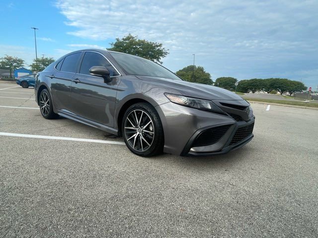Used 2023 Toyota Camry SE image 2