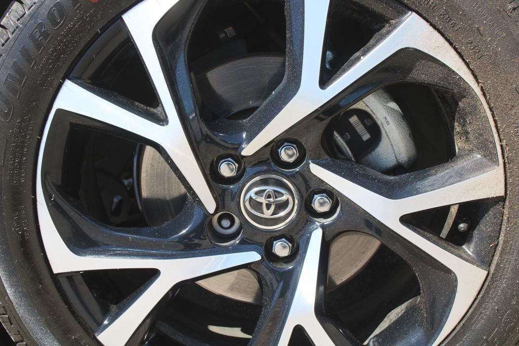 Used 2019 Toyota C-HR XLE FWD image 17
