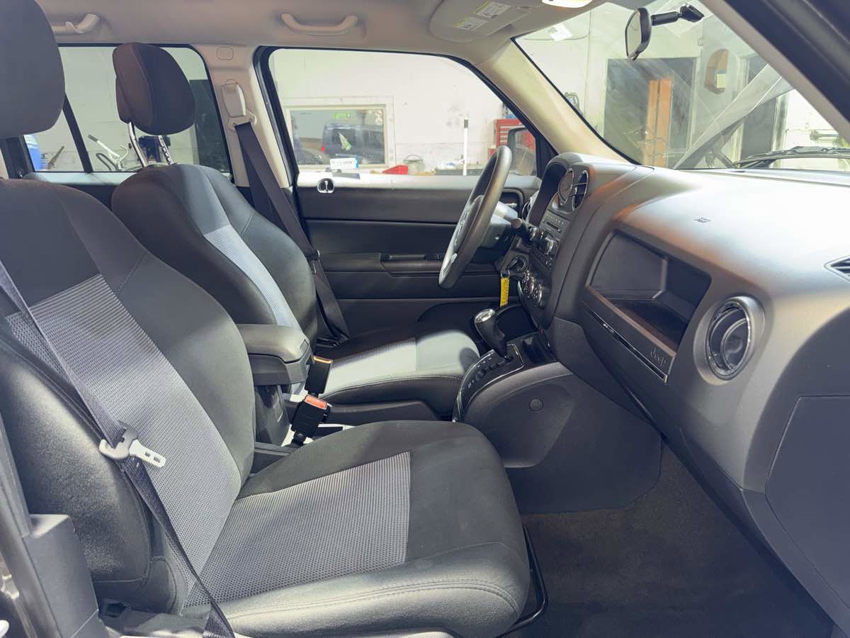 Used 2015 Jeep Patriot Sport w/ Power Value Group FWD image 24