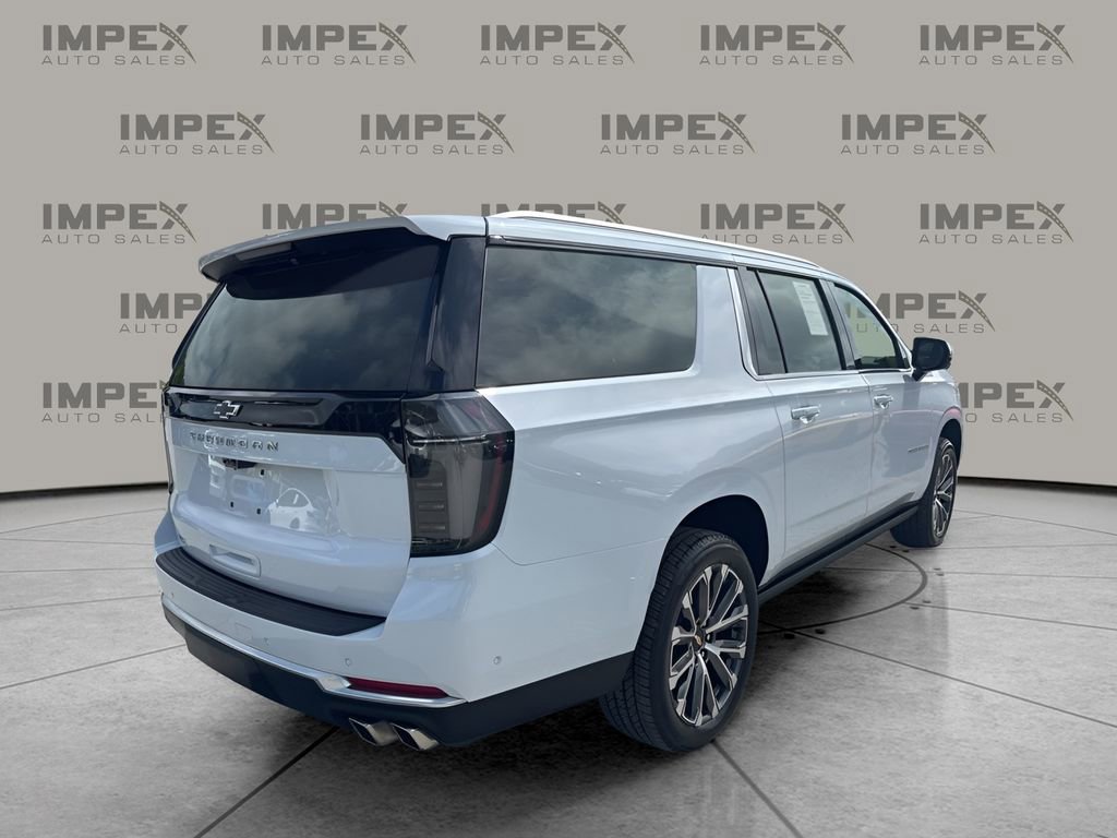 Used 2026 Chevrolet Suburban High Country AWD/4WD image 5
