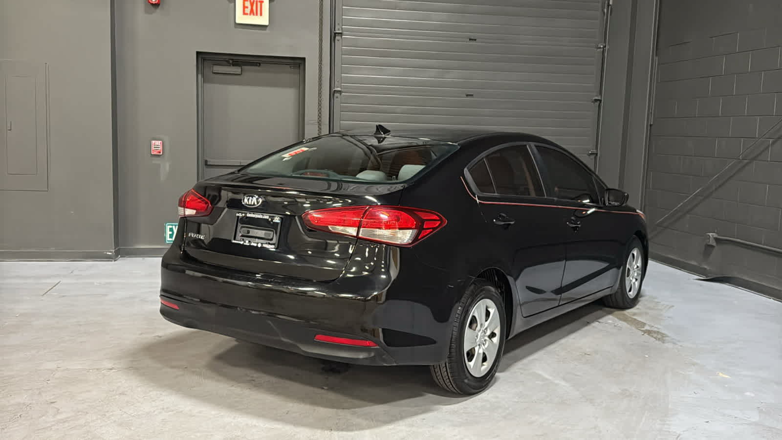 Used 2017 Kia Forte LX FWD image 4