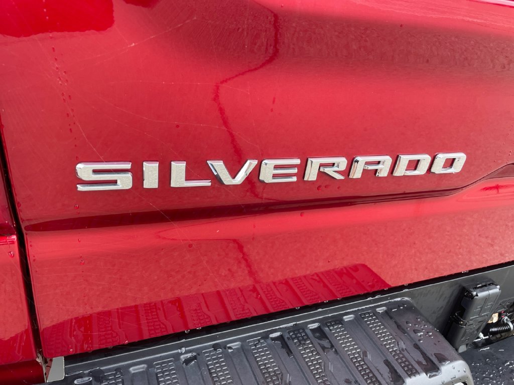 Used 2025 Chevrolet Silverado 1500 LTZ AWD/4WD image 17