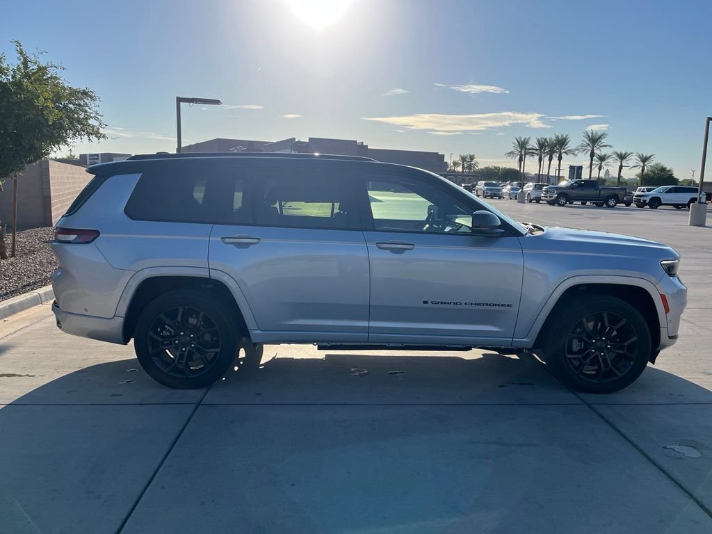Used 2024 Jeep Grand Cherokee L Summit AWD/4WD image 7