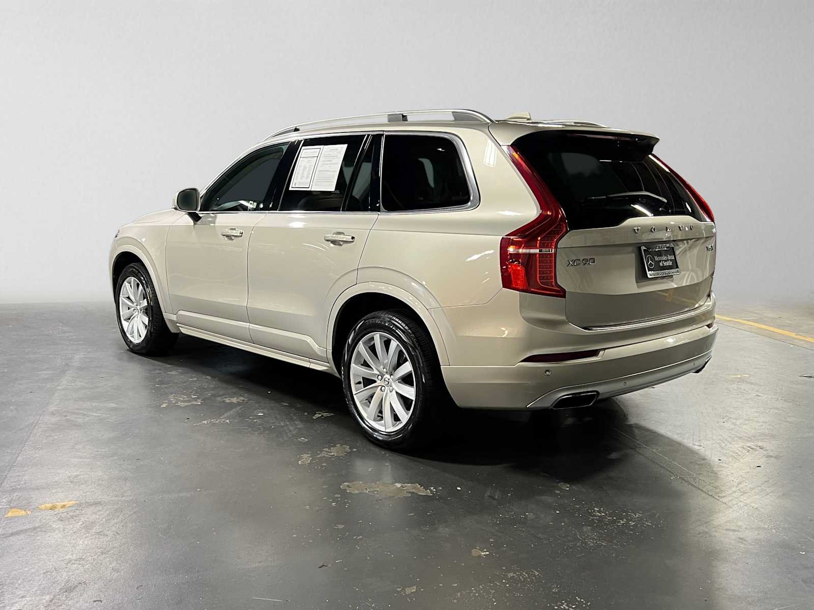 Used 2016 Volvo XC90 T6 Momentum w/ Momentum Plus Package AWD/4WD image 5