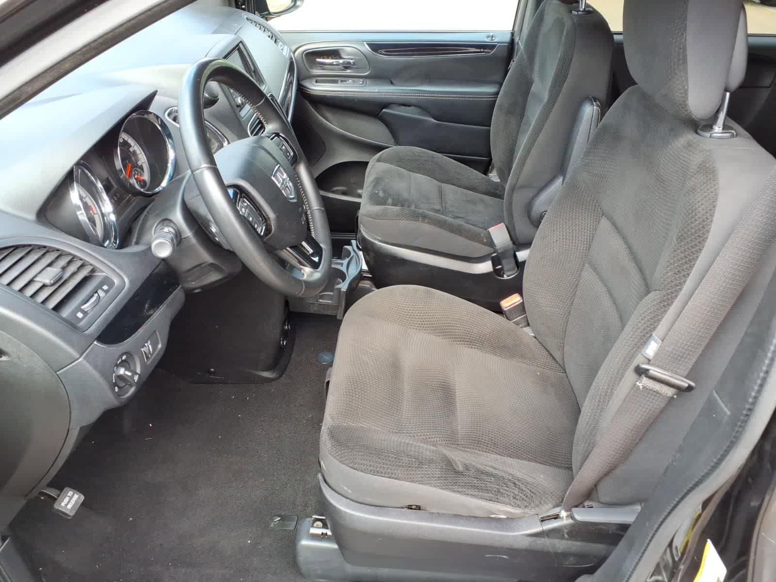 Used 2019 Dodge Grand Caravan SE FWD image 16