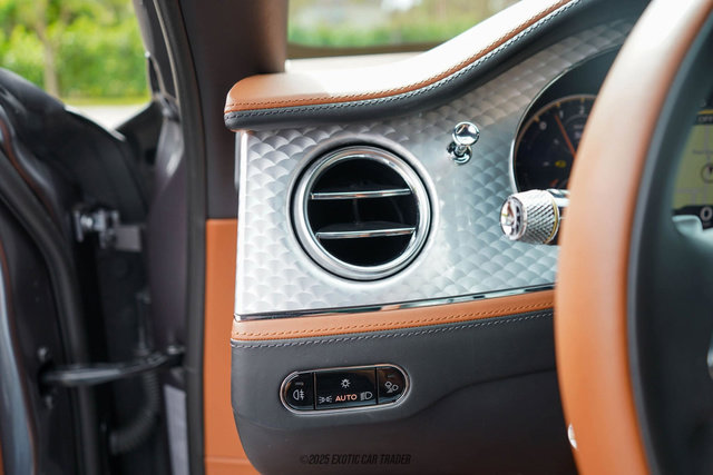 Used 2022 Bentley Flying Spur Plug-In Hybrid image 37