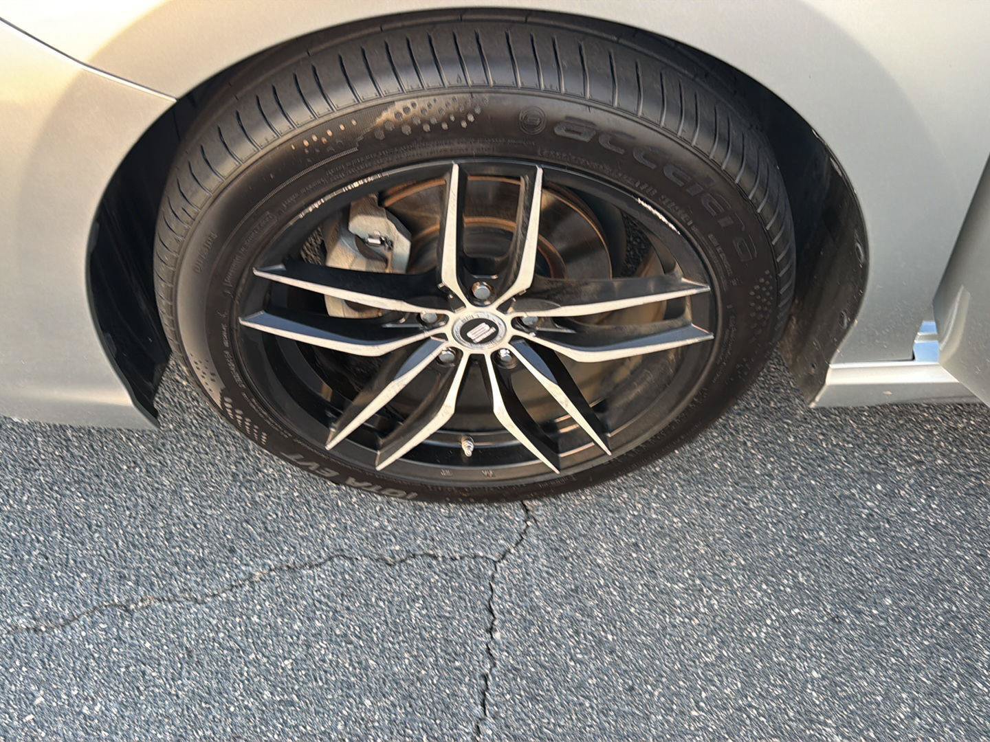 Used 2018 Toyota Camry SE w/ Convenience Package FWD image 34