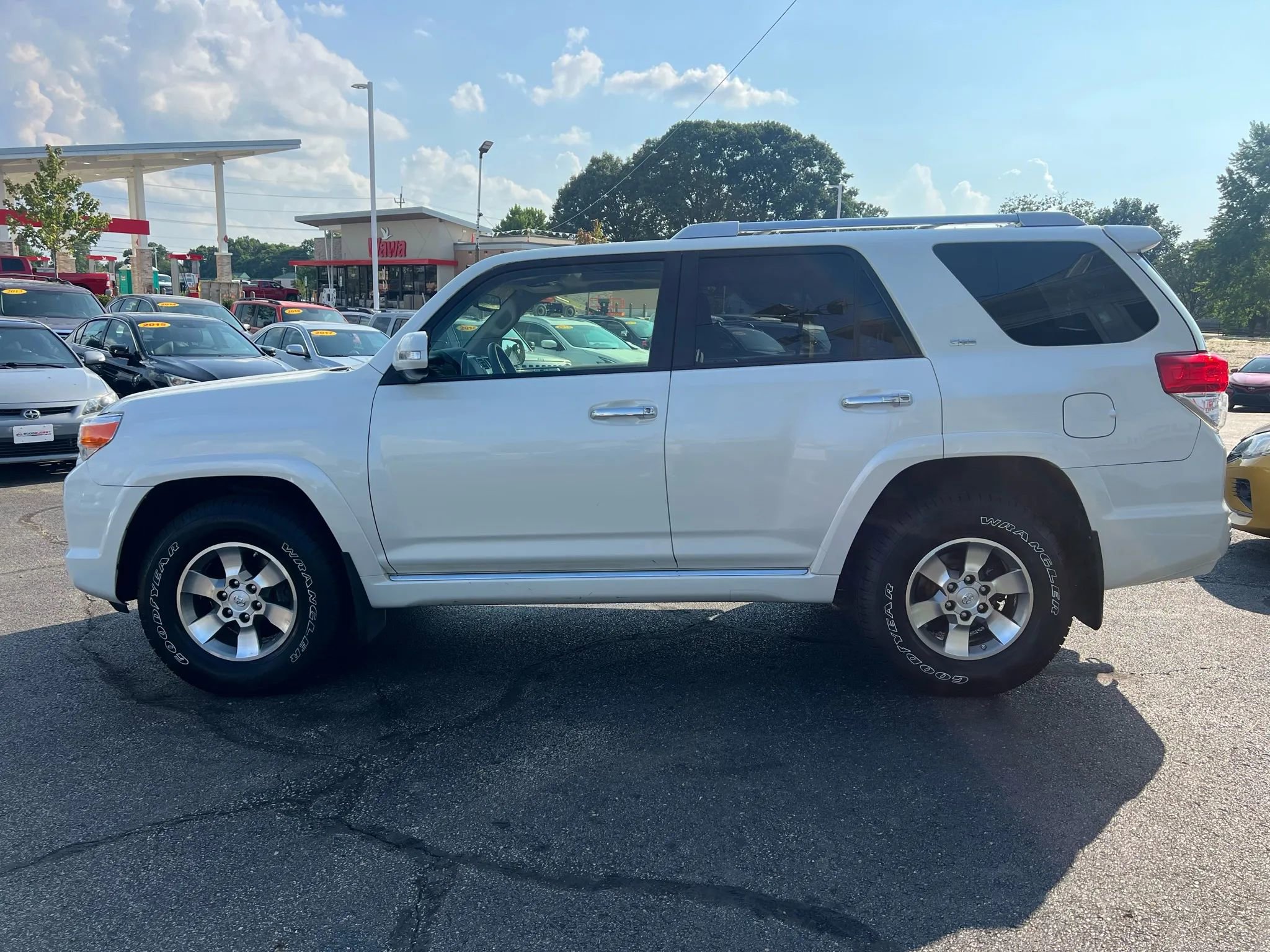 Used 2013 Toyota 4Runner SR5 image 2