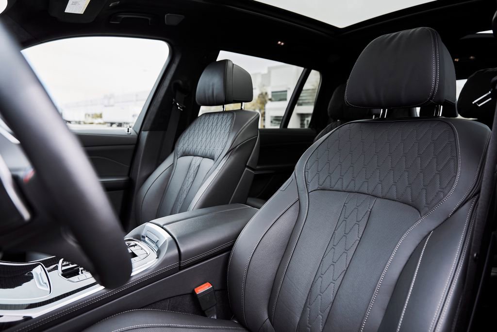 Used 2026 BMW X7 M60i image 50