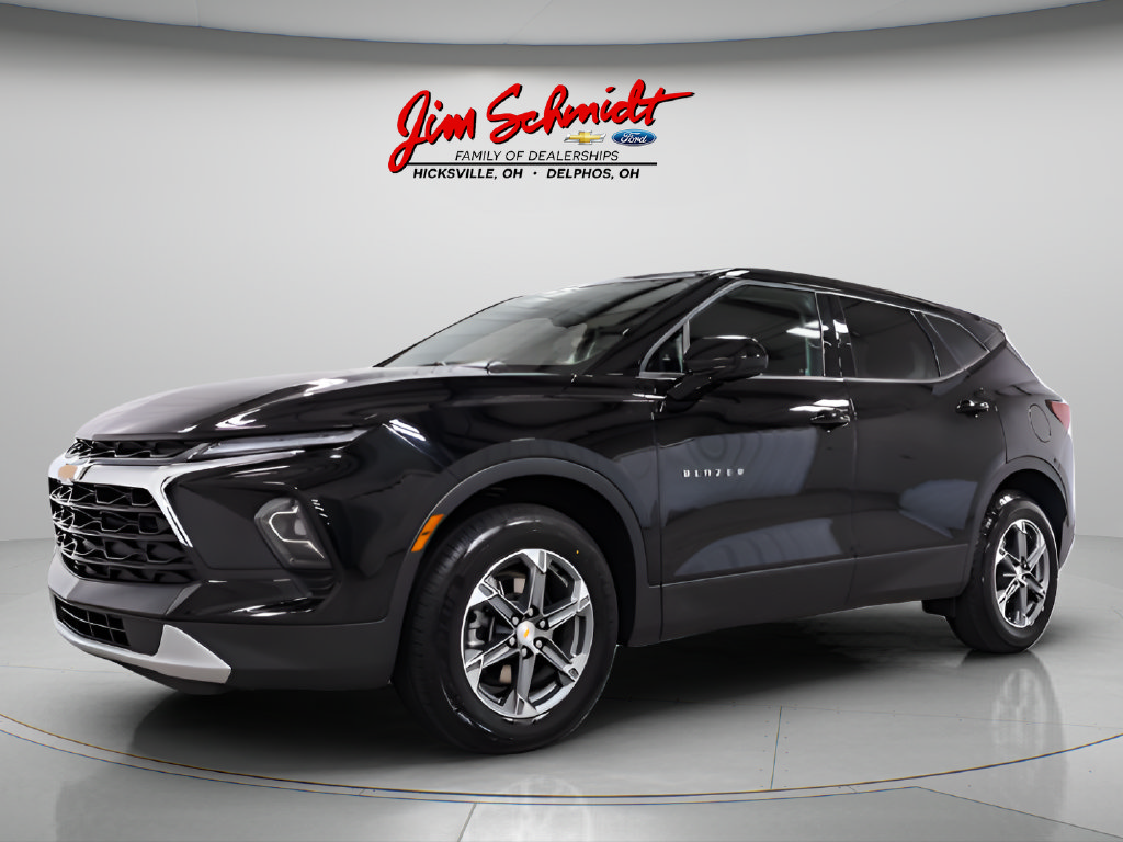 Used 2025 Chevrolet Blazer LT FWD image 3