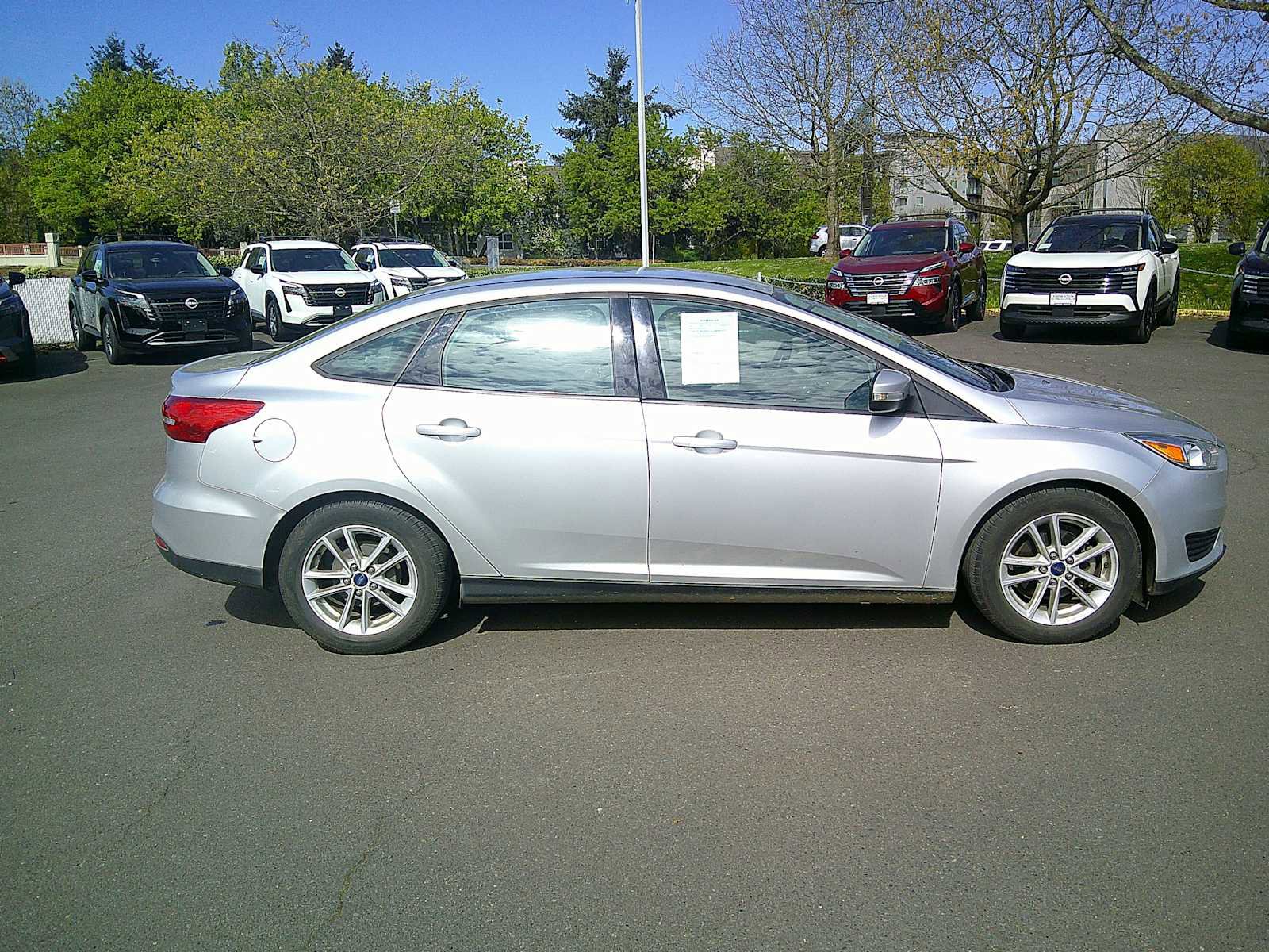 Used 2017 Ford Focus SE w/ Cold Weather Package image 6
