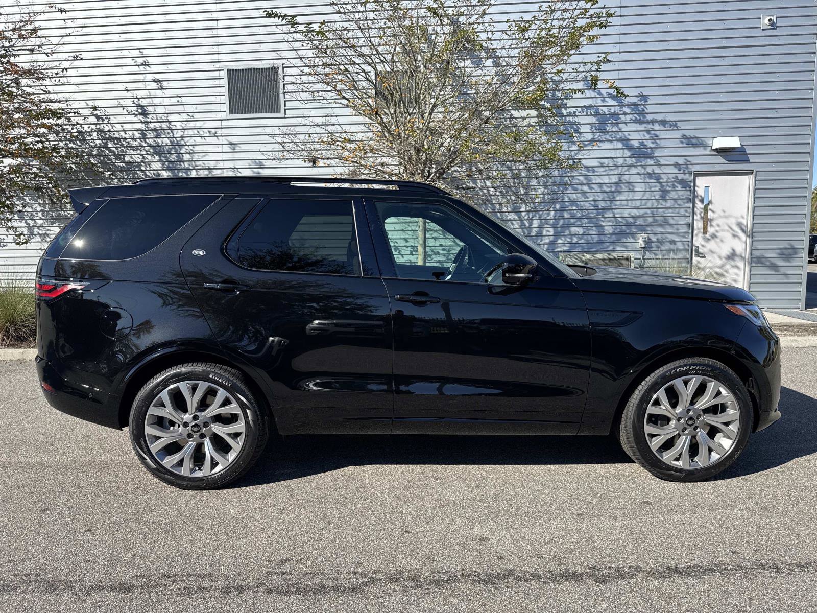 New 2026 Land Rover Discovery Limited Edition image 5