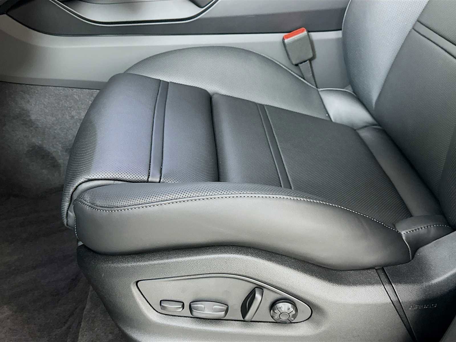 New 2026 Porsche Cayenne Coupe image 12